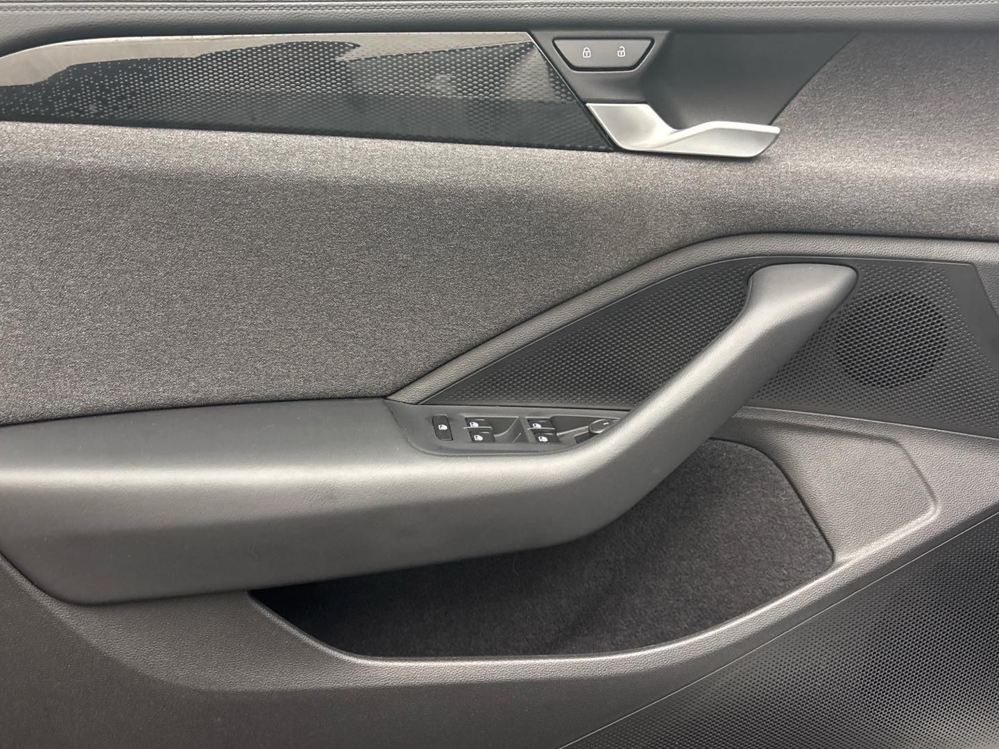 Volkswagen Passat Basis-Modell 1.5 eTSI DSG CarPlay LED ACC foto 12