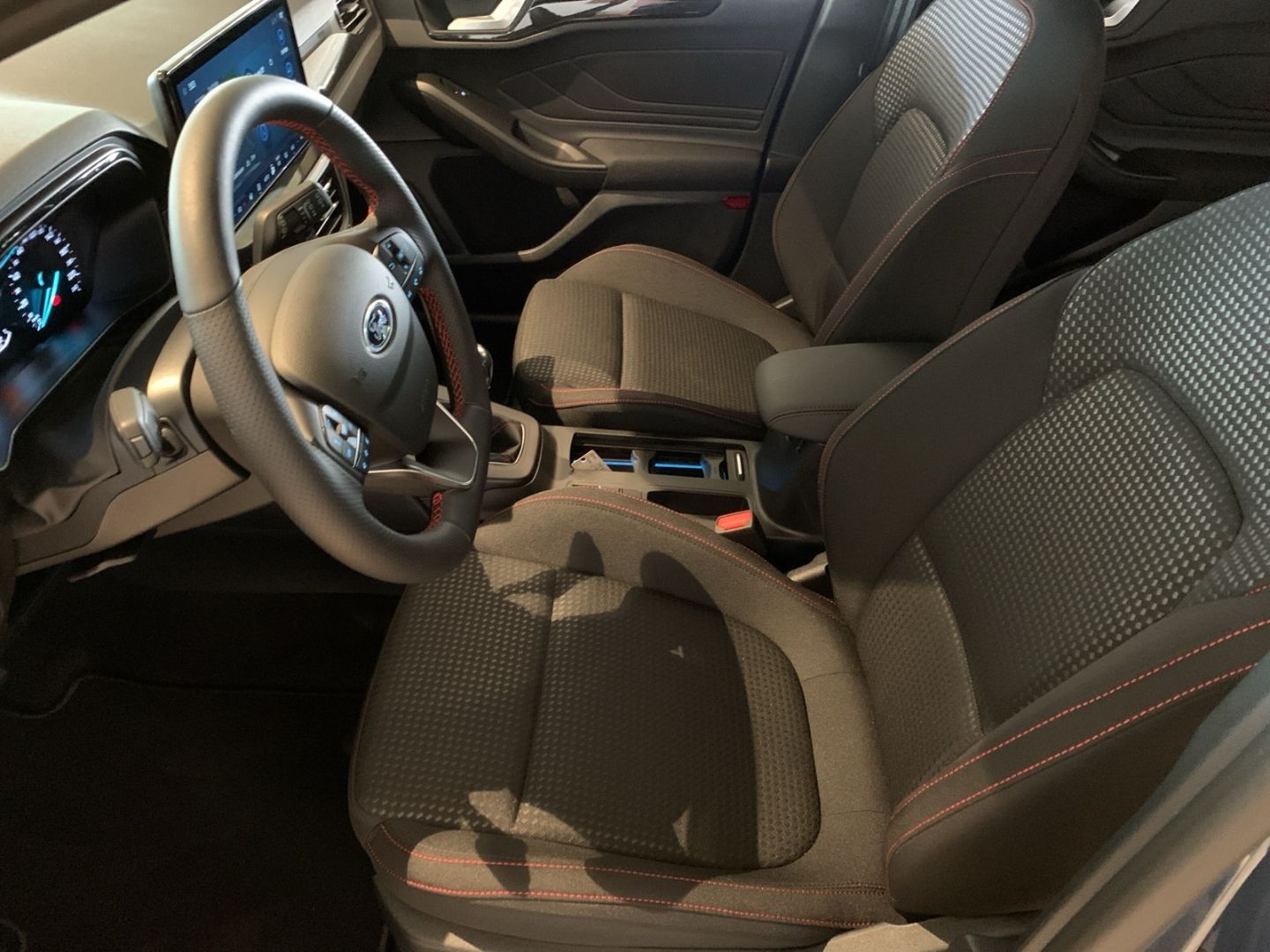Fahrzeugabbildung Ford Focus Turnier ST-Line 1.0 EcoBoost Mild-Hybrid S