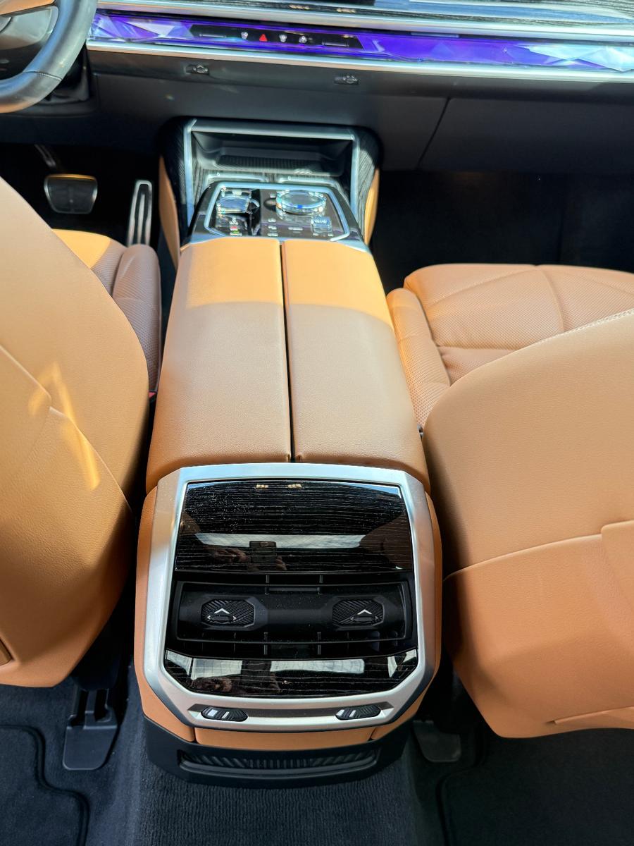 BMW 740d xDrive M Sport Crafted Clarity Sky Lounge