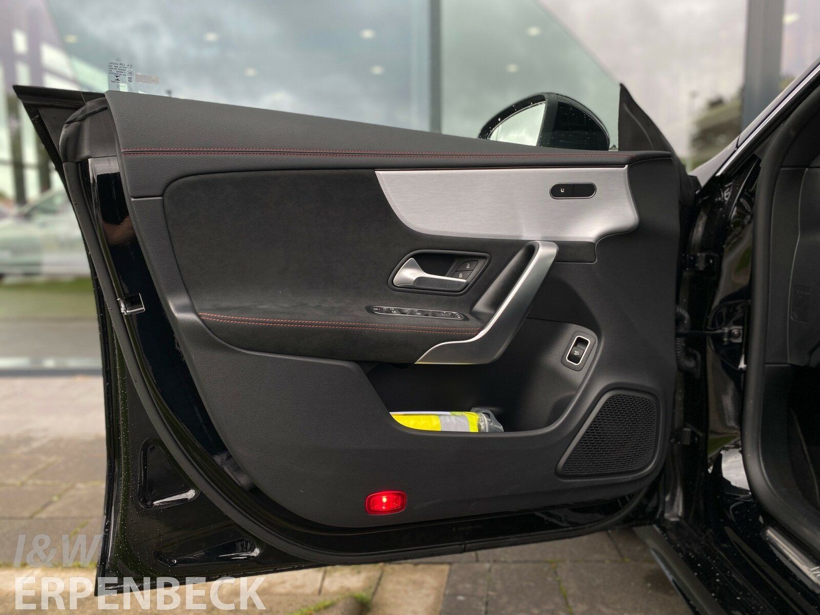 Fahrzeugabbildung Mercedes-Benz CLA 200 SB AMG Distr AHK Kamera EasyPack EDW LED