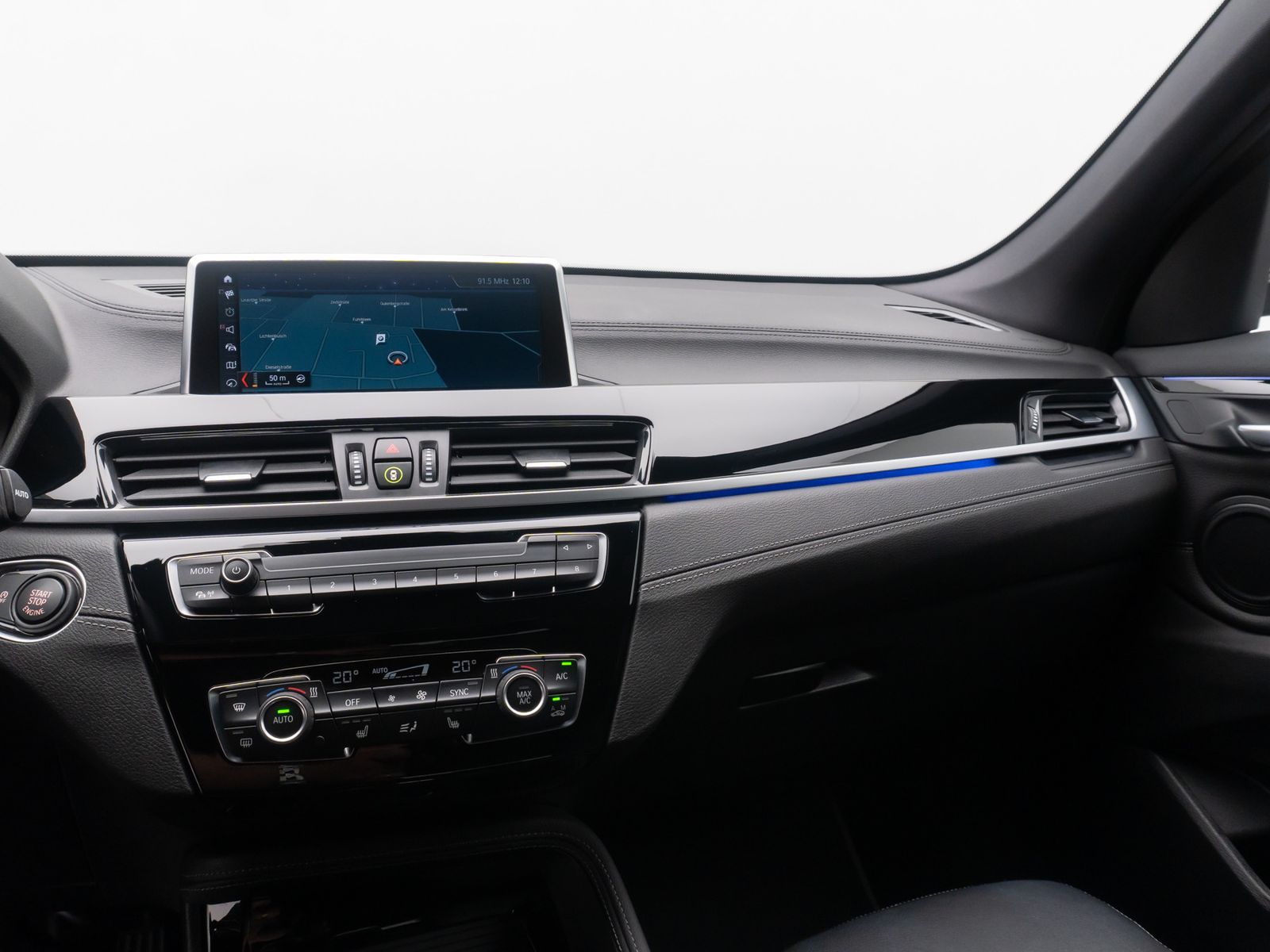 Fahrzeugabbildung BMW X1 sD18i xLine DAB Kamera HiFi Komfort Sport 18"