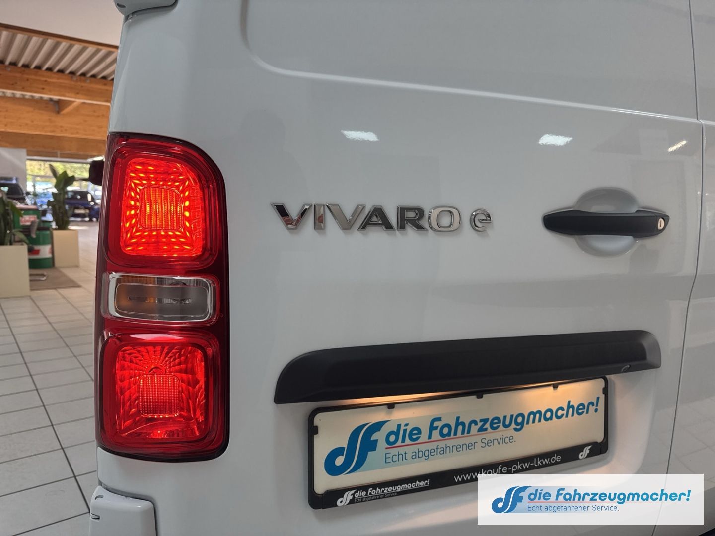 Fahrzeugabbildung Opel Vivaro Kasten -e Elegance L Navi Apple CarPlay A