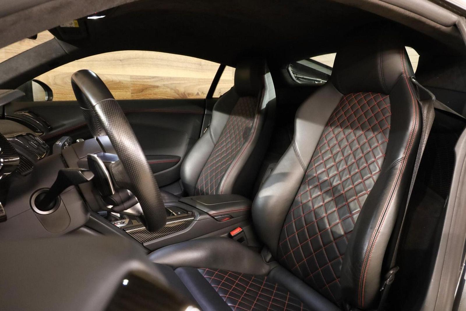 AUDI R8 5.2 V10 FSI QUATTRO