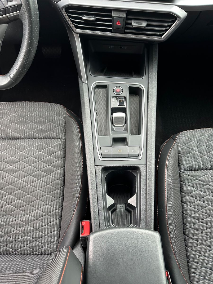 Fahrzeugabbildung SEAT Leon ST 2.0 TDI DSG FR NAV+LED+ACC+KAMERA