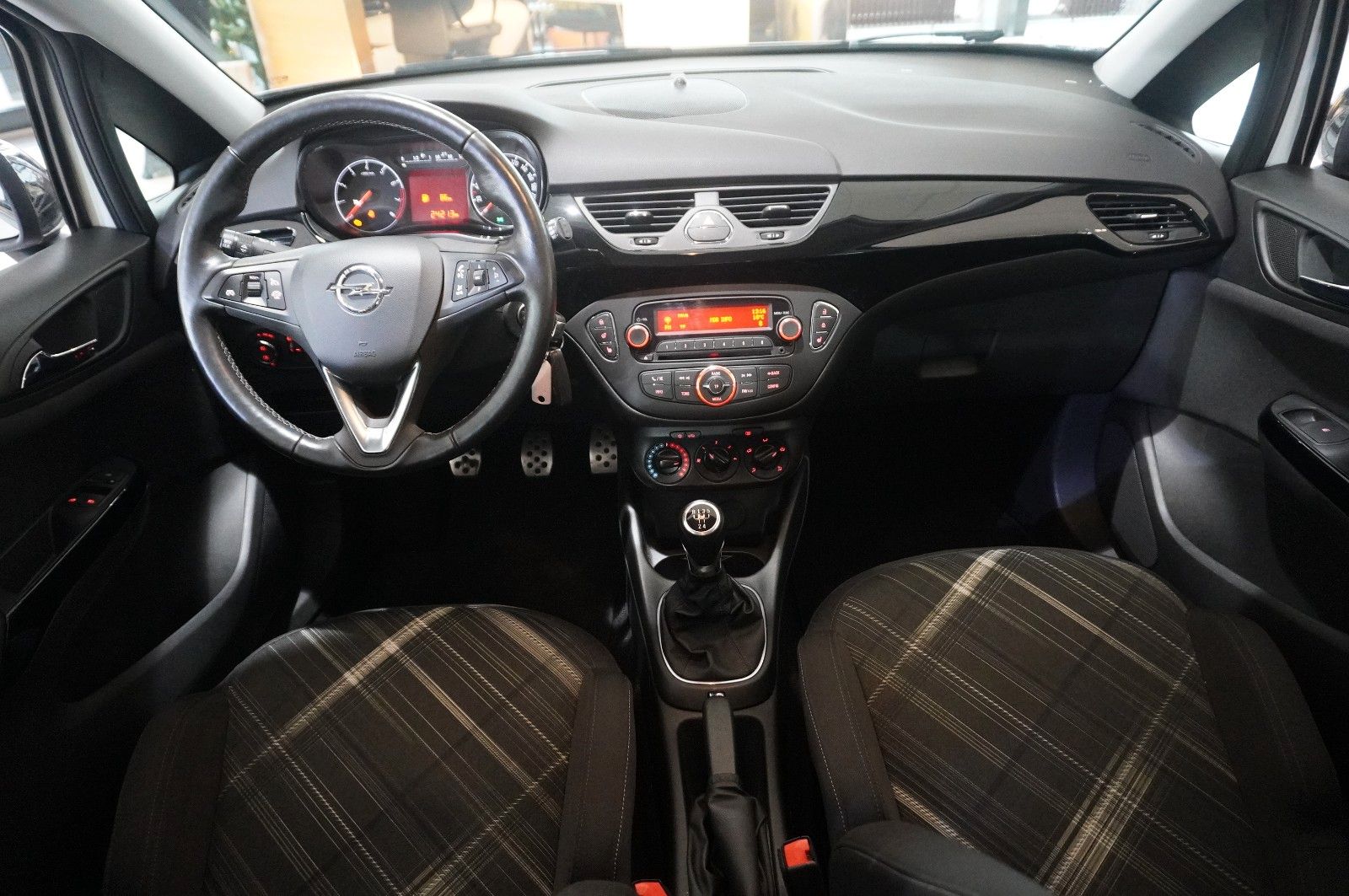 Fahrzeugabbildung Opel Corsa E 1.4 COLOR EDITION SPORT/SHZ/PDC/TEMP.