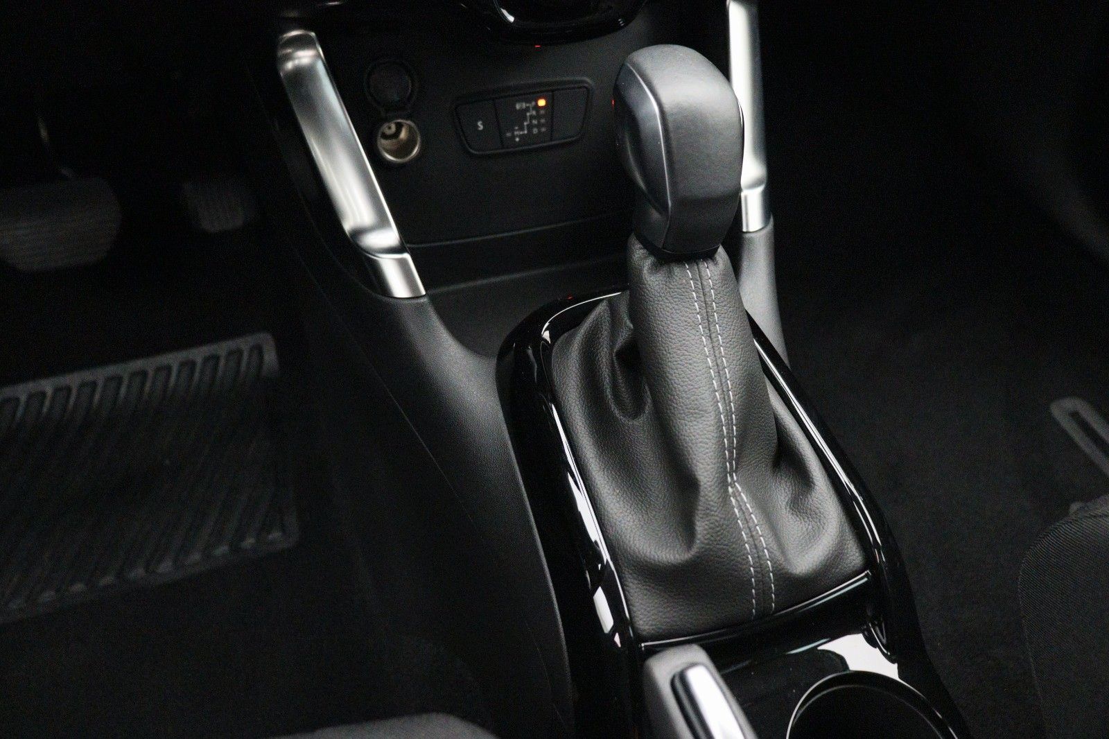 Fahrzeugabbildung Citroën C3 1.2 Aircross Plus NAVI LED DAB