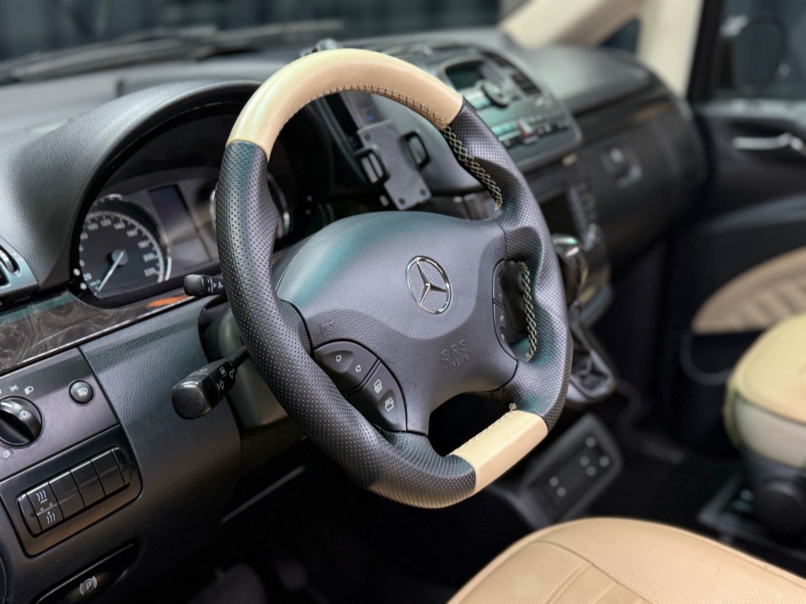 Fahrzeugabbildung Mercedes-Benz Viano 3.0 CDI LANG |AHK|PANO|LUFT