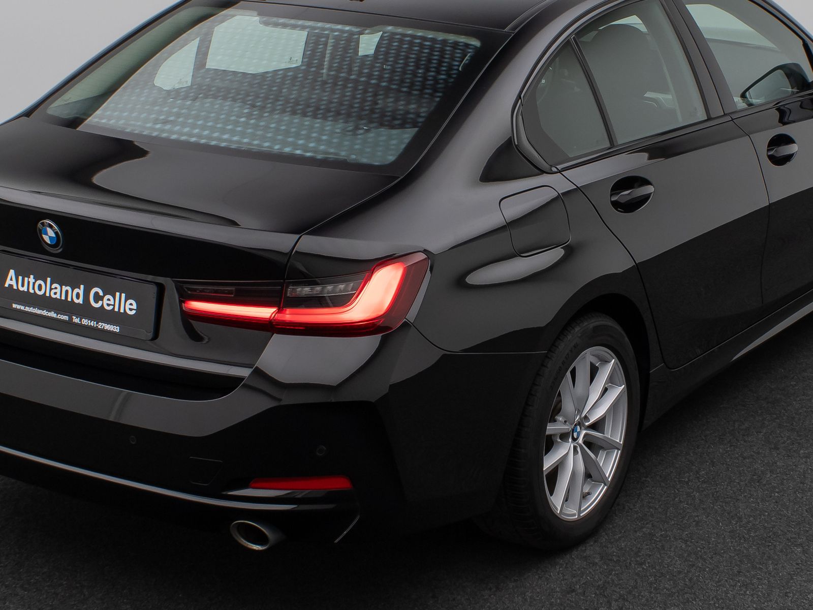Fahrzeugabbildung BMW 318i DAB PDC Widscreen Geschwindigkeitsreg LED