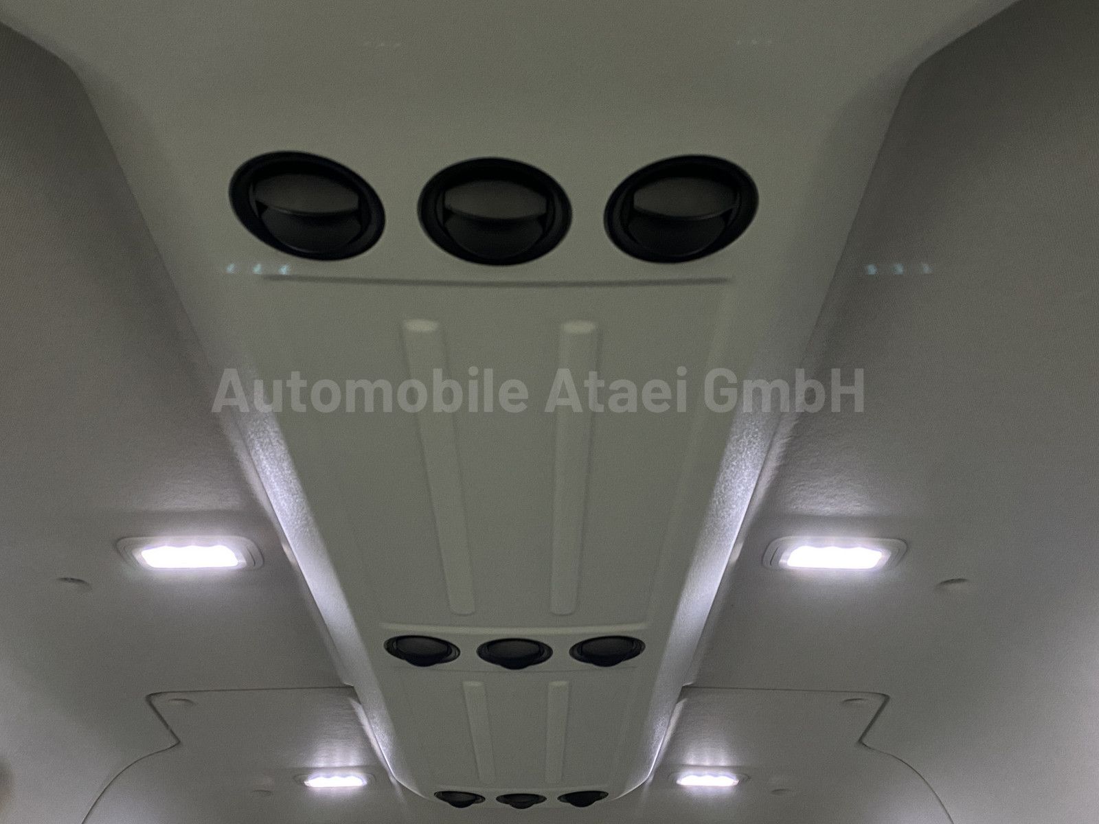 Fahrzeugabbildung MAN TGE 3.140 Kombi *ROLLSTUHL-LIFT* 6-SITZE 9331