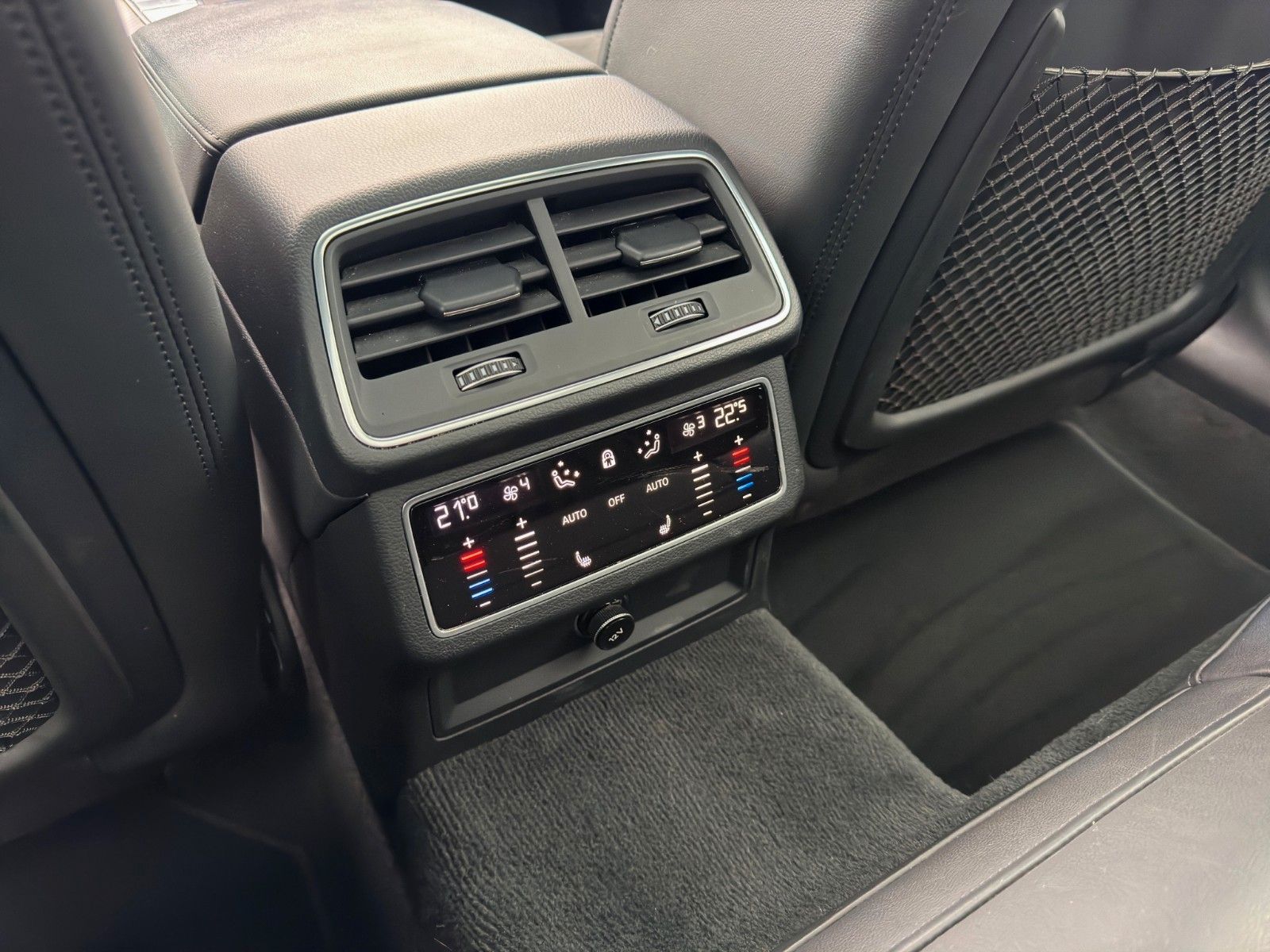 Fahrzeugabbildung Audi RS6 AVANT 4.0TFSI B&O MEMORY SSITZ LASER 22" HUD