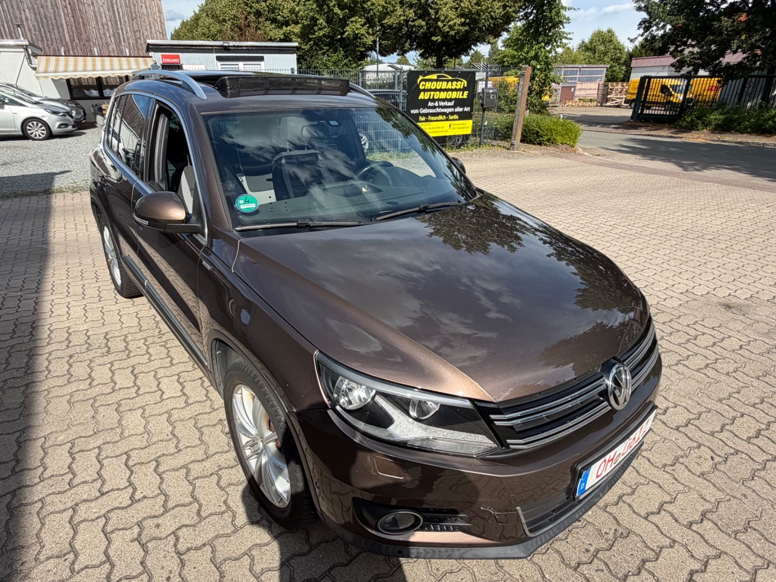 Volkswagen Tiguan - 1
