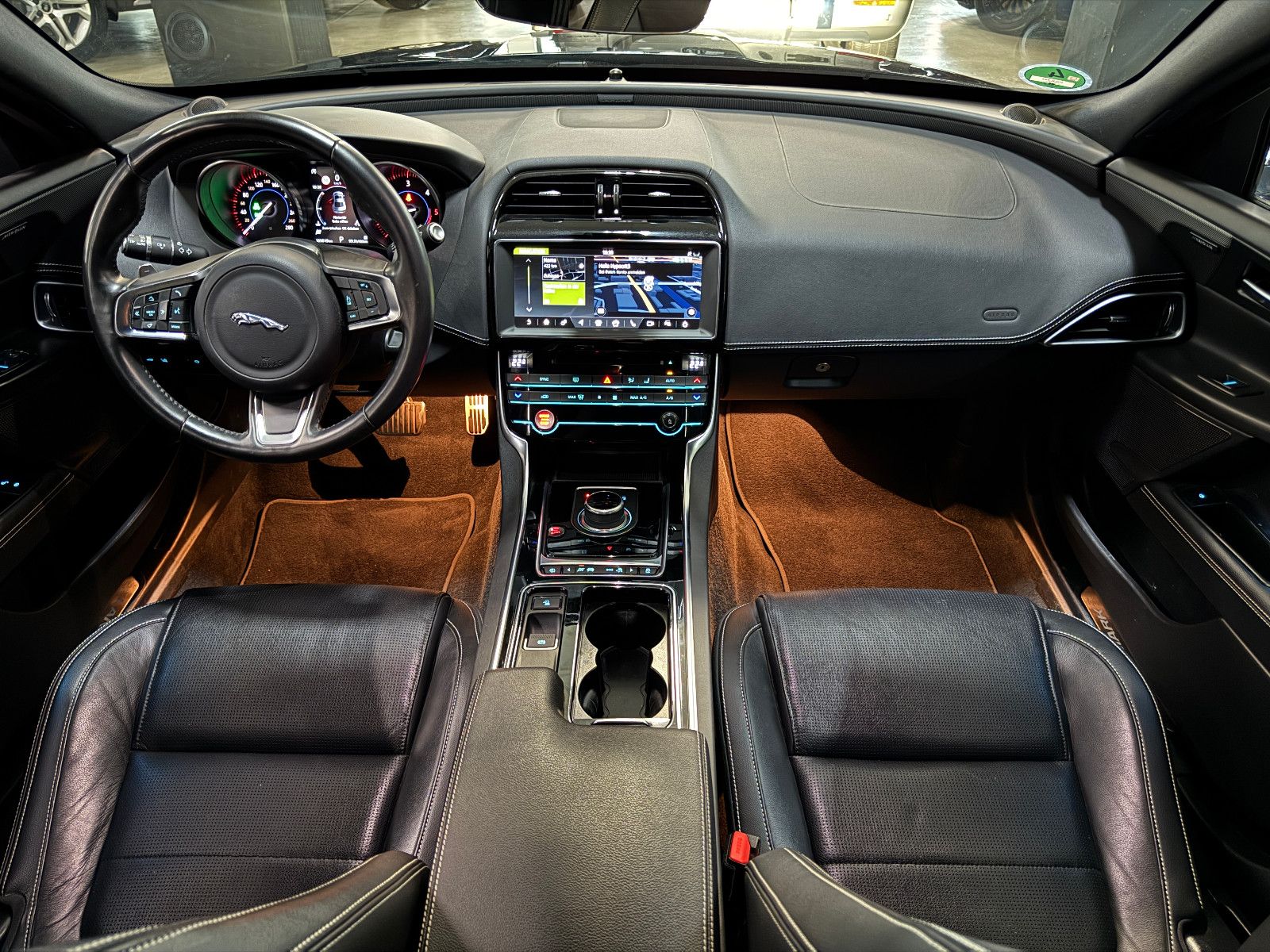 Fahrzeugabbildung Jaguar XE 2.0 d 8GT LANDMARK R-SPORT BLACK EDITION VOLL