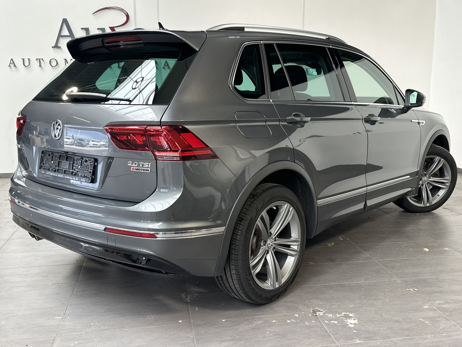 Fahrzeugabbildung Volkswagen Tiguan 2.0 TSI 4M R-Line NAV+LED+AHK+KAM+PANO+AC