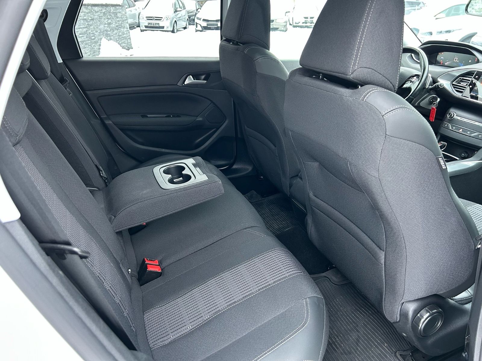 Fahrzeugabbildung Peugeot 308 SW Allure°Automatik°AHK°Kamera°Navi°1.Hand°