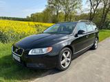 Volvo V70 D5 AWD Momentum Geartronic Momentum - Volvo V70: Momentum