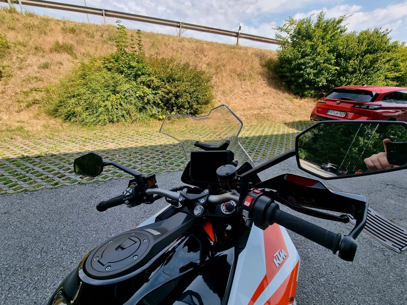 Fahrzeugabbildung KTM 1290 Super Duke GT 2021