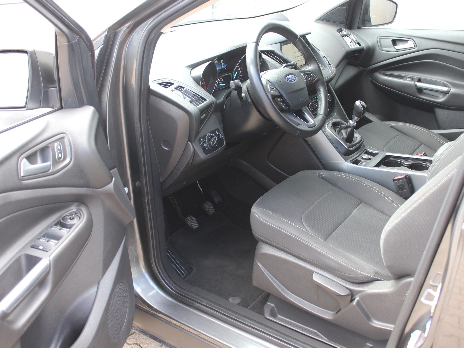 Fahrzeugabbildung Ford Kuga Cool & Connect 2,0 TDCi 4x2 Start/Stopp