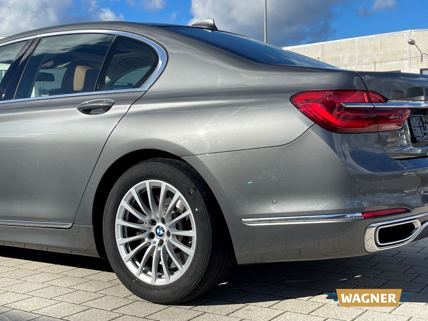 Fahrzeugabbildung BMW 750 i Lim Laserlicht Standheizung Massage