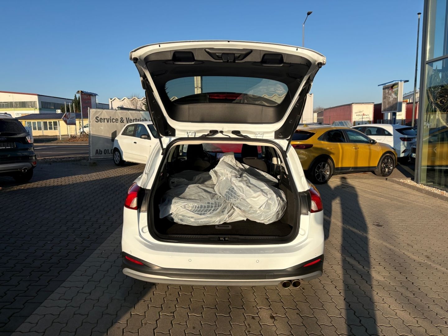 Fahrzeugabbildung Ford Focus Turnier Active BeheizbareWWS Navi LED Appl