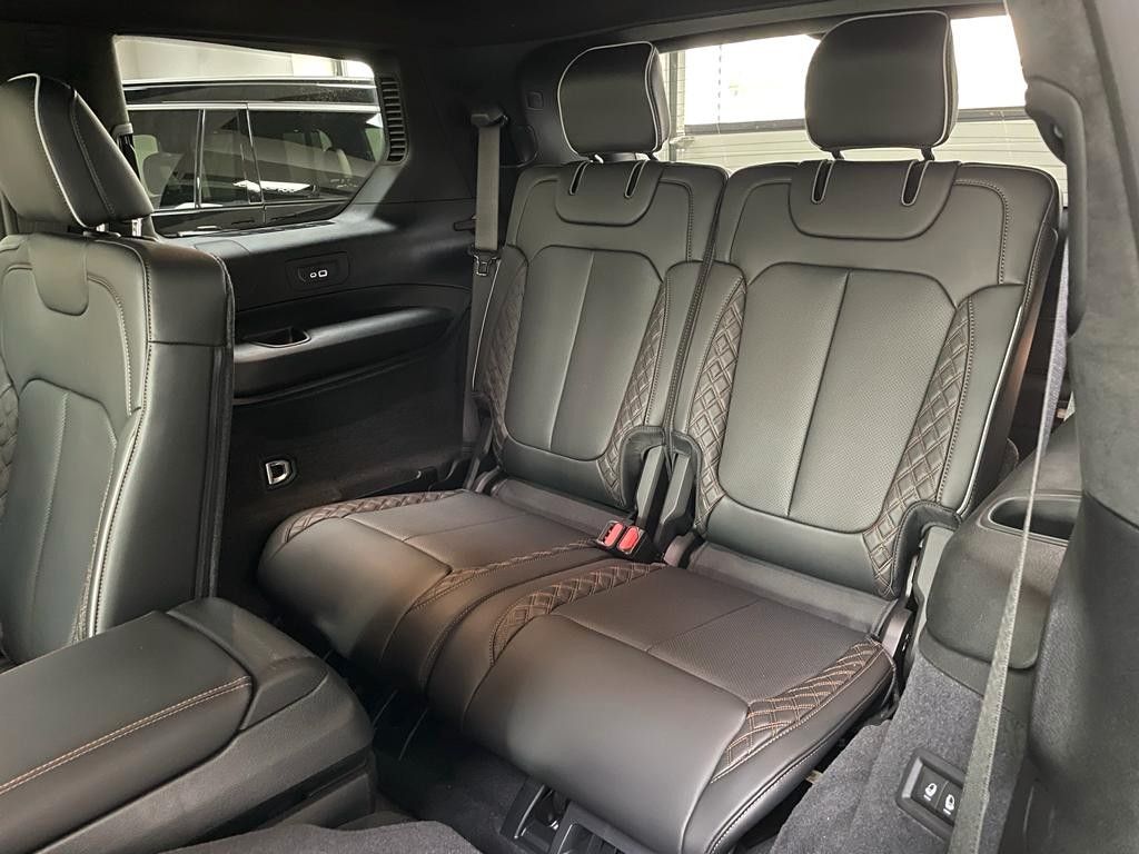Fahrzeugabbildung Jeep GRAND CHEROKEE -L- SUMMIT-RESERVE 5.7L-V8 SOFORT