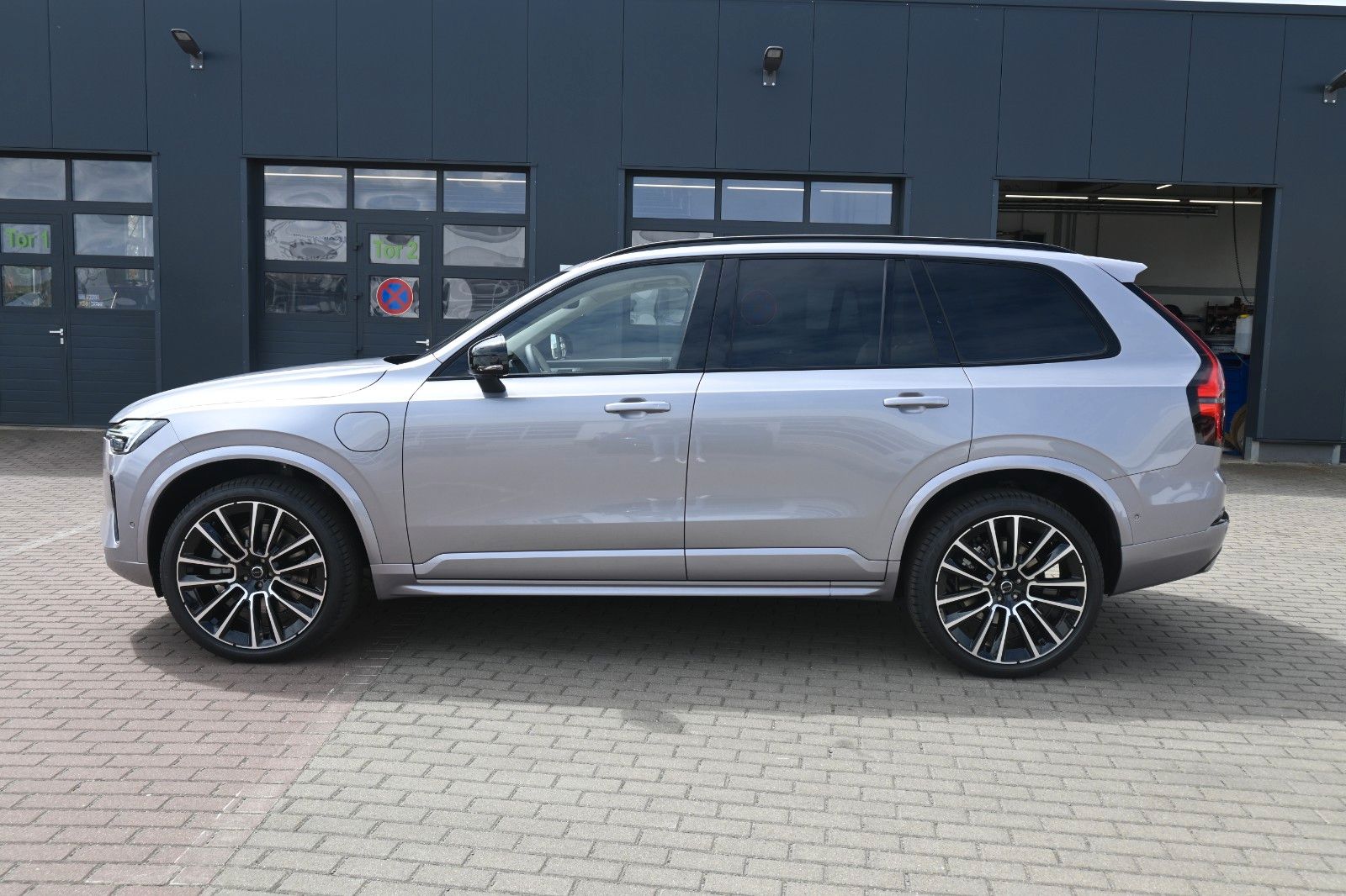 Fahrzeugabbildung Volvo XC90 T8 AWD Ultra Dark*STDHZG*360°*LUFT*ACC*AHK