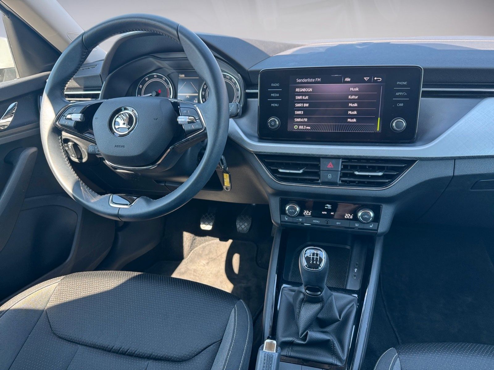 Fahrzeugabbildung SKODA Kamiq Ambition Tour 1.5 TSI