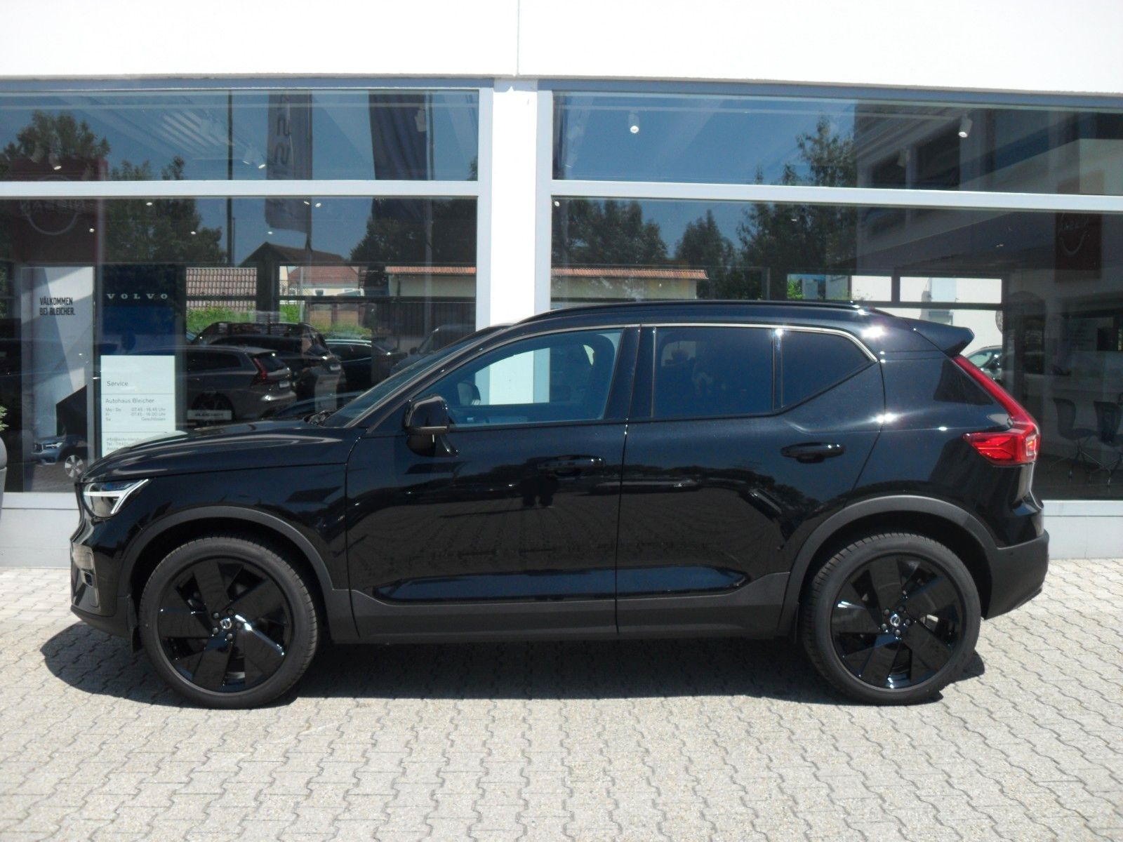Fahrzeugabbildung Volvo XC 40 Plus Black Edition | PD | LED | ACC