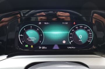 Volkswagen Golf VIII 2.0 TDI Life AID+ACC+KAM+CARPLAY