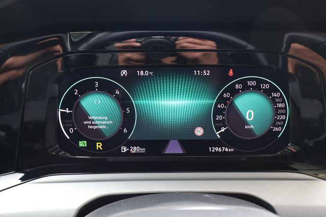 Volkswagen Golf VIII 2.0 TDI Life AID+ACC+KAM+CARPLAY