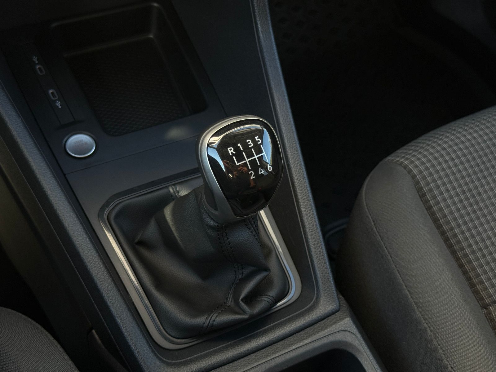 Fahrzeugabbildung Volkswagen Caddy 2.0 TDI Navi GRA LED SHZ Rückfahrkamera