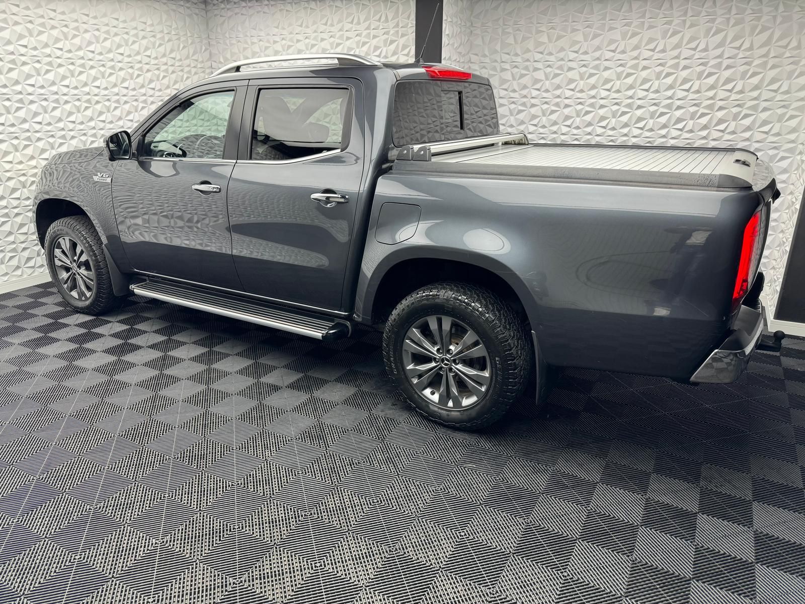 Fahrzeugabbildung Mercedes-Benz 350d POWER-EDITION/4MATIC/LED/KEYLES/360°/AHK