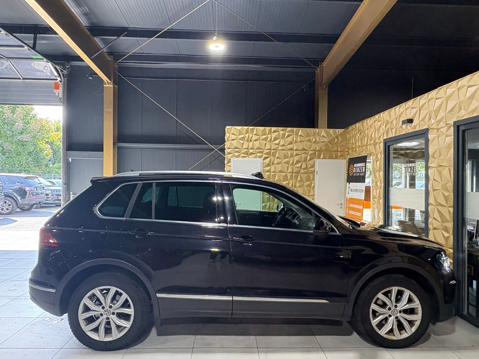 Fahrzeugabbildung Volkswagen Tiguan Highline BMT/4Motion/PANO/ACC/KAMERA/NAVI