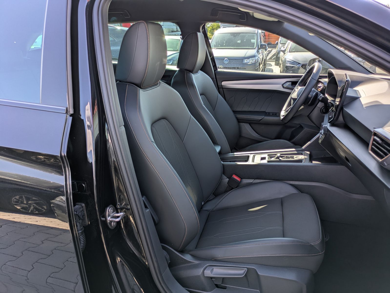 Fahrzeugabbildung CUPRA Leon 1.5 eTSI DSG MATRIX-LED*ACC*APP*KAMERA*18"