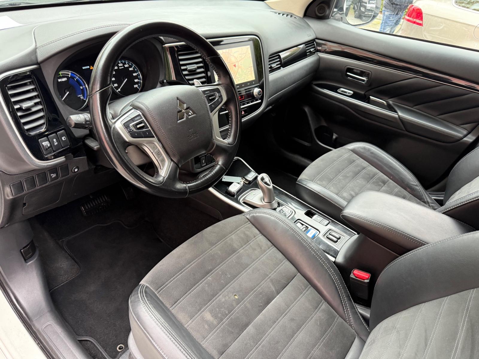 Mitsubishi Outlander 2.4 PHEV 4WD Spirit *Leder*Navi*Kamera