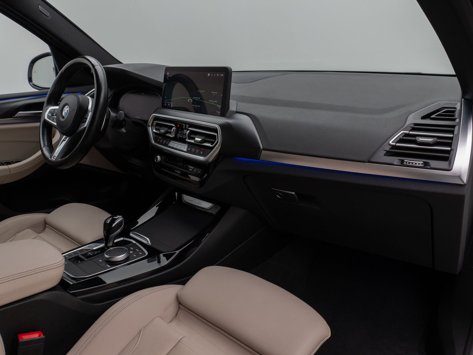 Fahrzeugabbildung BMW X3 xD30d M Sport Kamera DAB HiFi AHK Komfort 20"