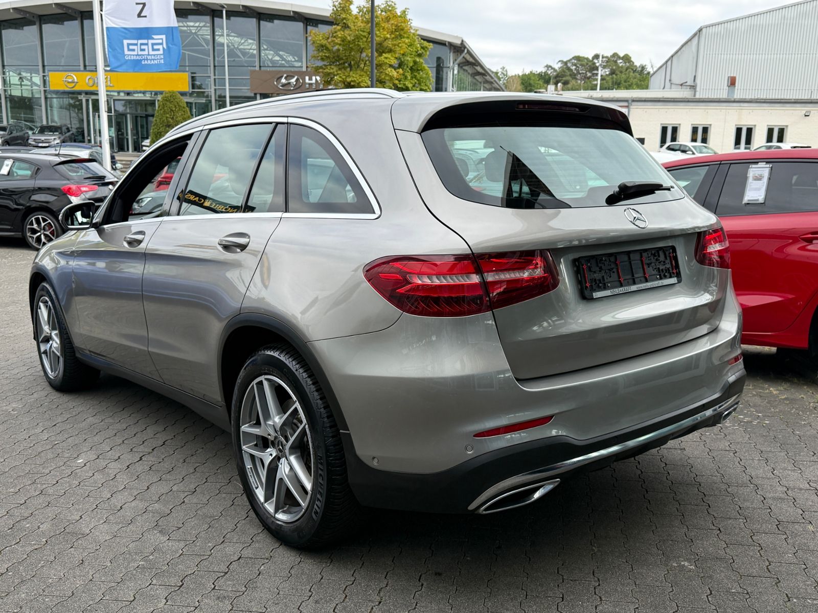 Fahrzeugabbildung Mercedes-Benz GLC 220 d 4Matic AMG Line PANO LED NAV