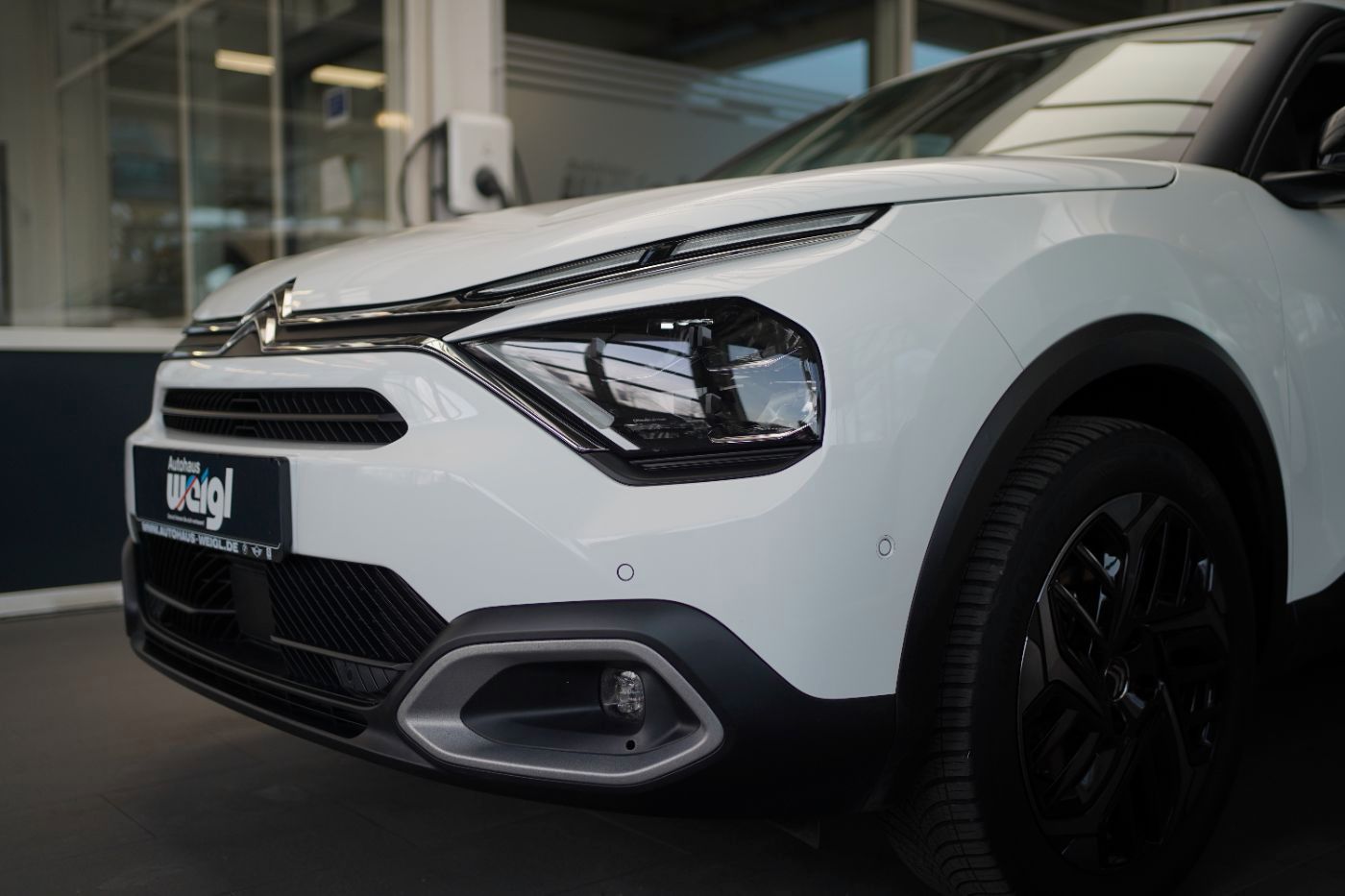 Fahrzeugabbildung Citroën C4 PureTech 130 Shine Kälte Paket Navi DAB Klima