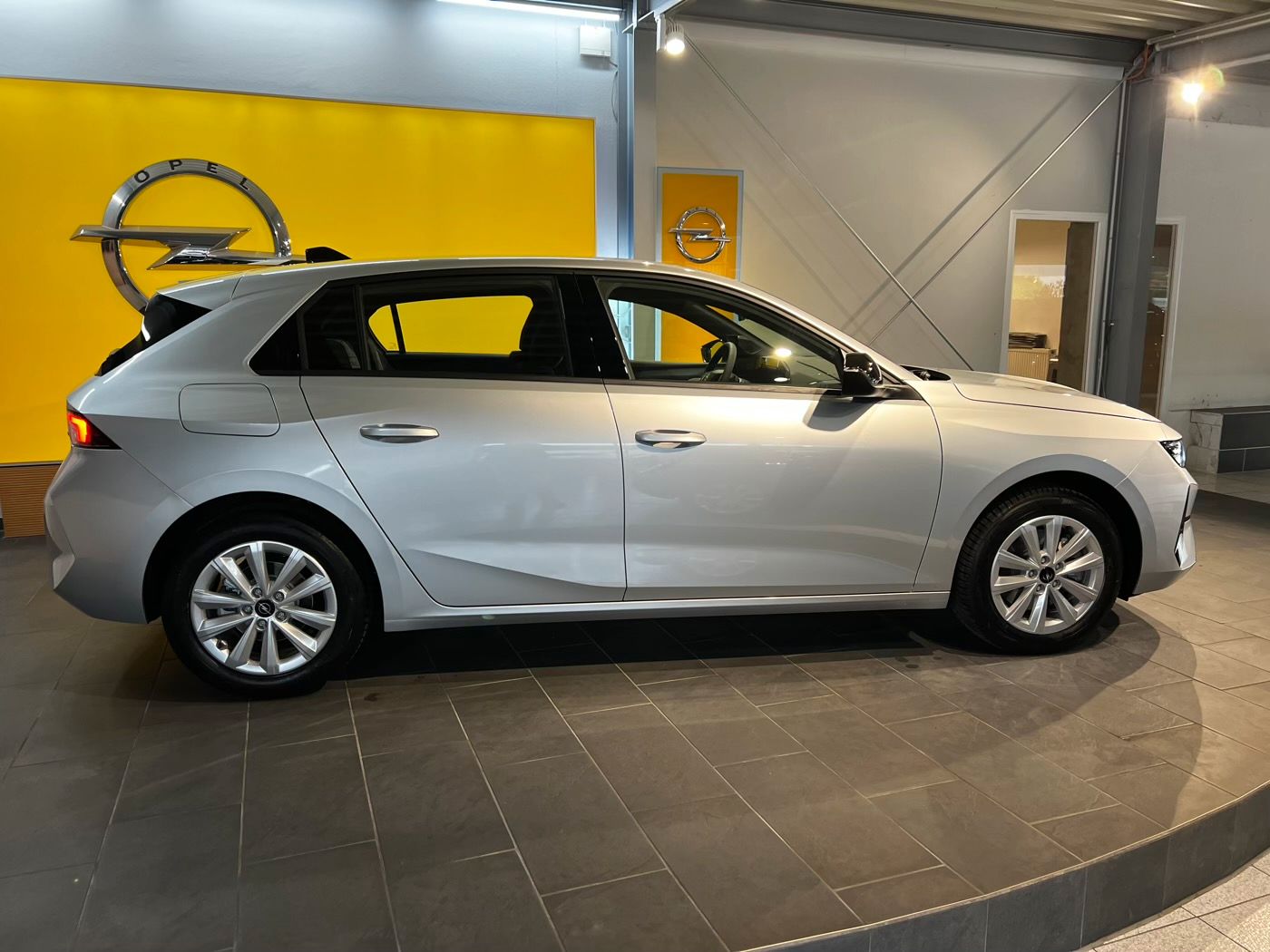 Opel Astra Edition - S/LHZ | RFK | AHK | ACC imagem 2