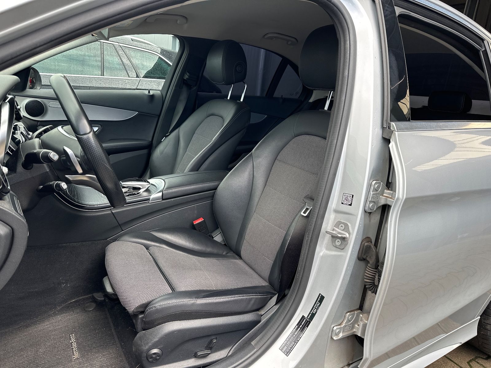 Fahrzeugabbildung Mercedes-Benz C 220 d Limousine AMG-Line NAV+LED+ACC+18ZOLL