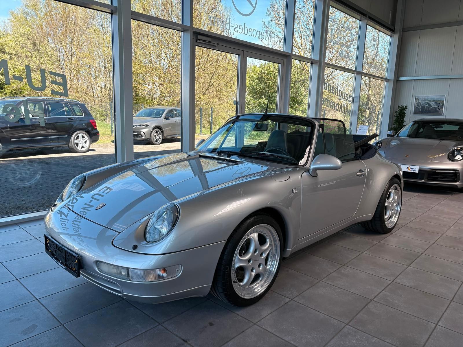Fahrzeugabbildung Porsche 993 Carrera Cabriolet, deutsches fahrzeug.