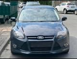 Ford Focus Titanium 1.6 TDCi23 - Ford Focus mit Diesel-Antrieb: Kleinwagen, mit Klimaanlage