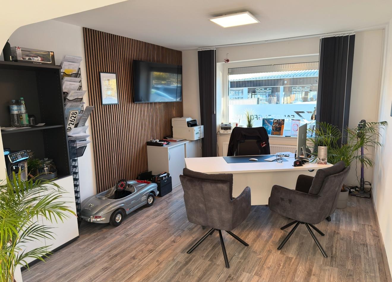 showroom-image-bottom
