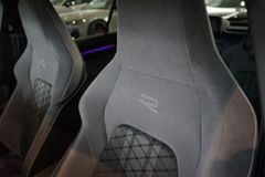 VW Golf 2.0 TDI R-Line | Pano | Matrix | Navi | ACC VW Golf 2.0 TDI R-Line | Pano | Matrix | Navi | ACC