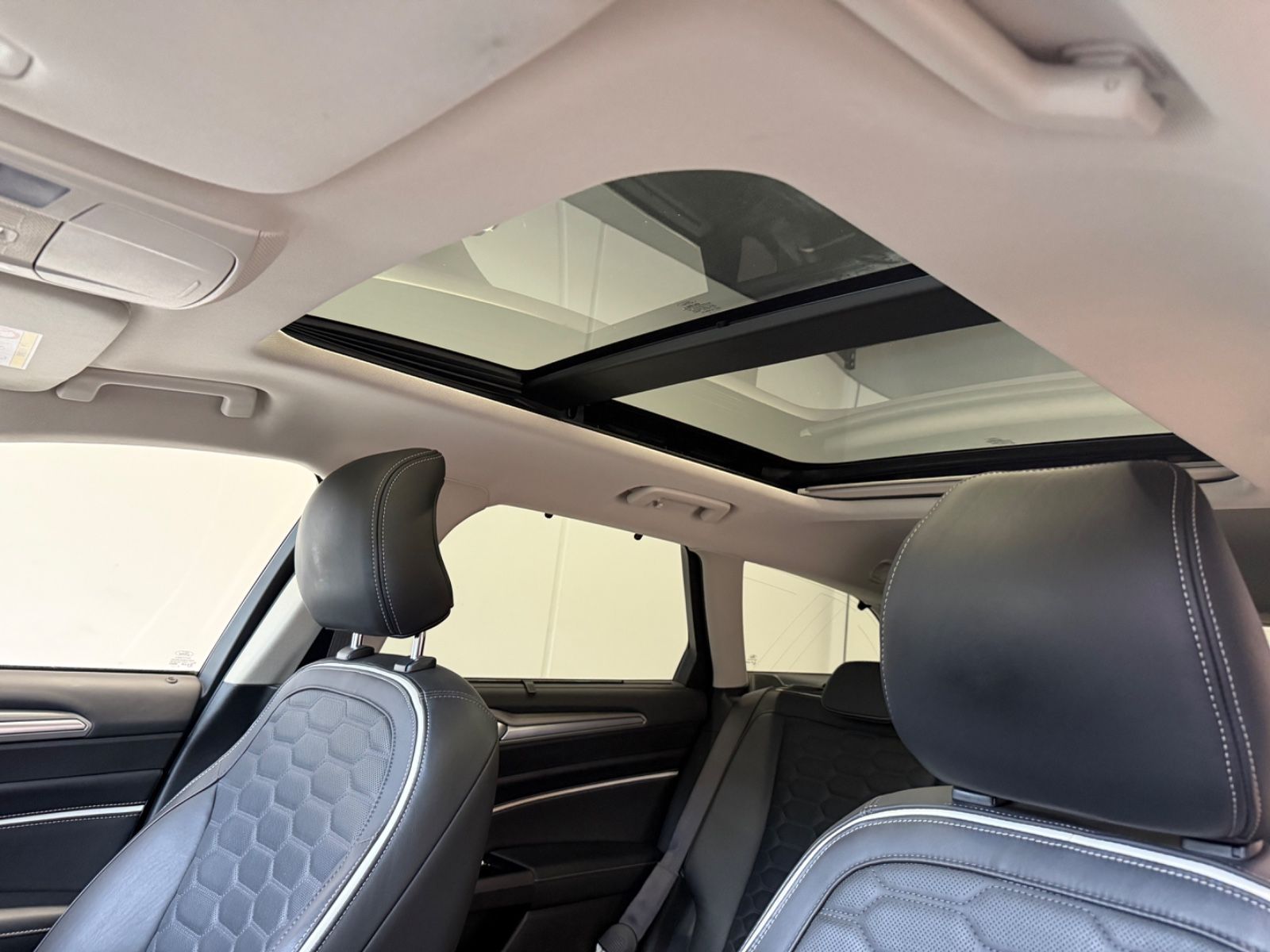 Fahrzeugabbildung Ford Mondeo Turnier Vignale, Navi, Business-Paket