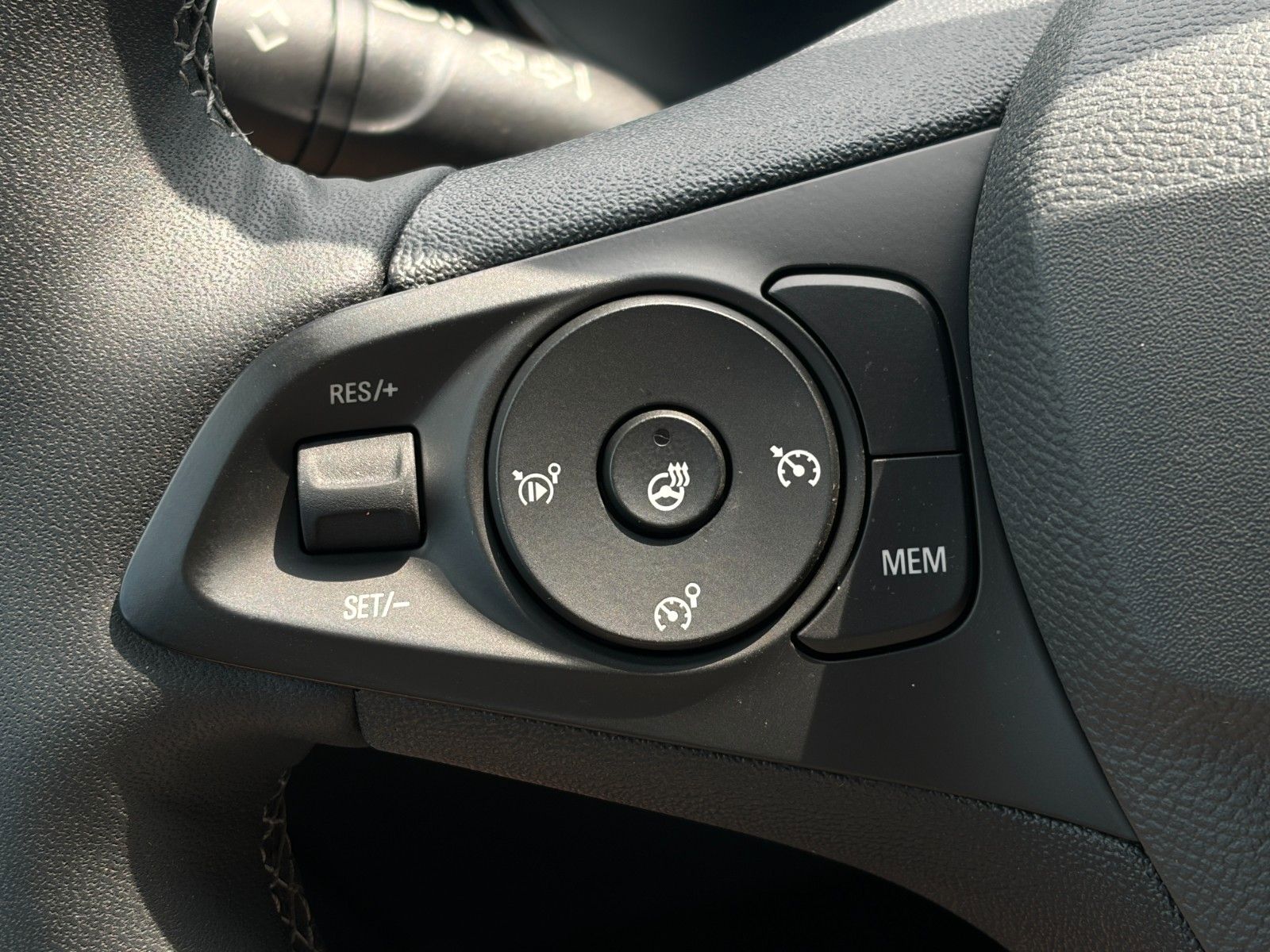 Fahrzeugabbildung Opel Corsa F GS 1.2 Turbo CarPlay Teilleder CAM SHZ