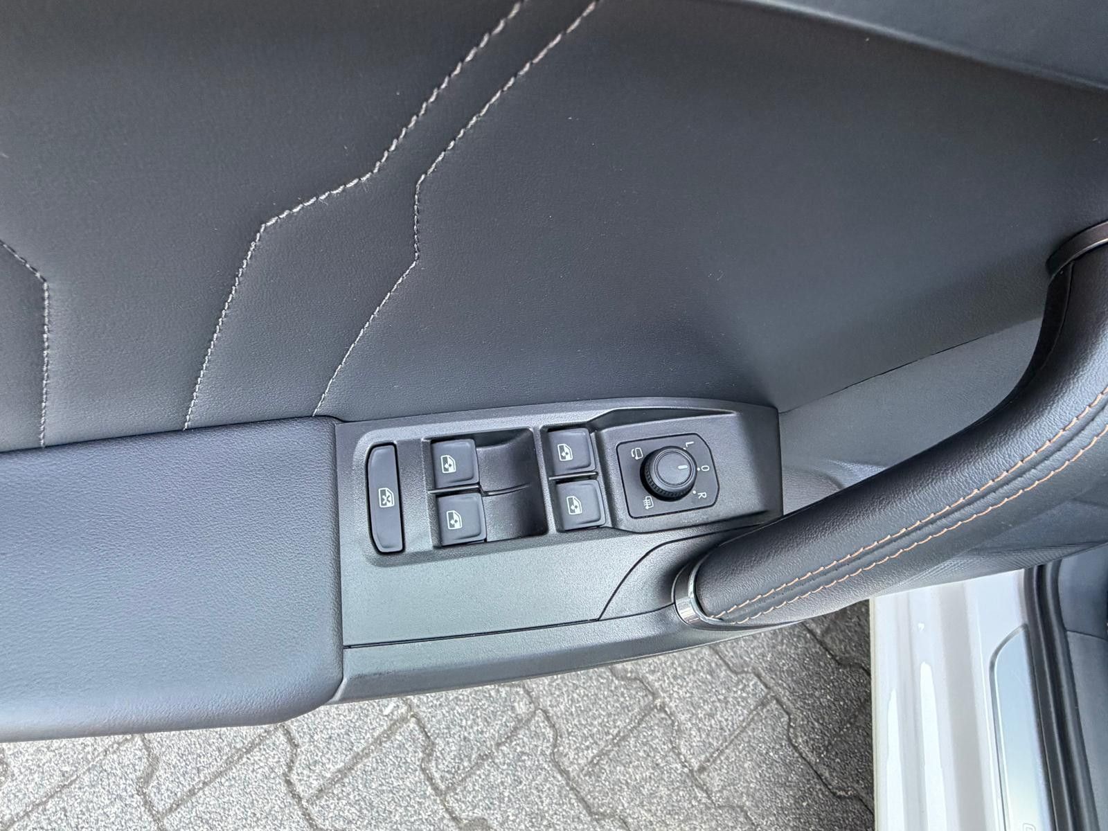 Fahrzeugabbildung CUPRA Leon VZ 2.0 TSI 4Drive >VIRTU+LED+NAVI+ACC+PDC+