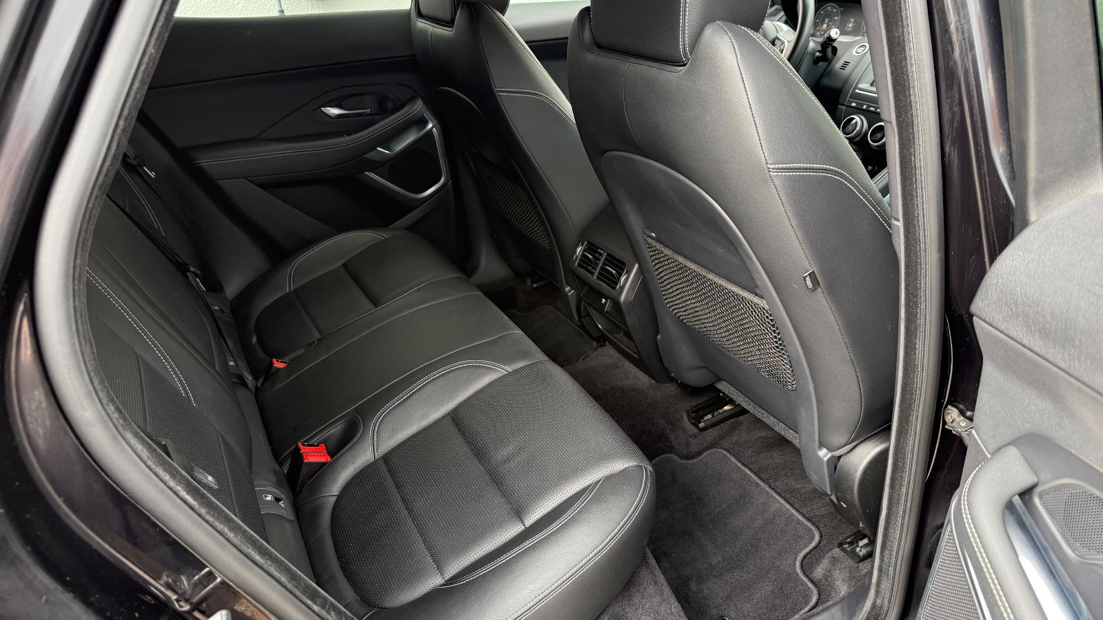 JAGUAR E-PACE R-DYNAMIC 4WD 300ch - HAYON ÉLECTRIQUE - PACK SPORT - RÉGLAGE ÉLECTRIQUE DES SIÈGES - 1ERE MAIN - HISTORIQUE ENTRETIEN COMPLET