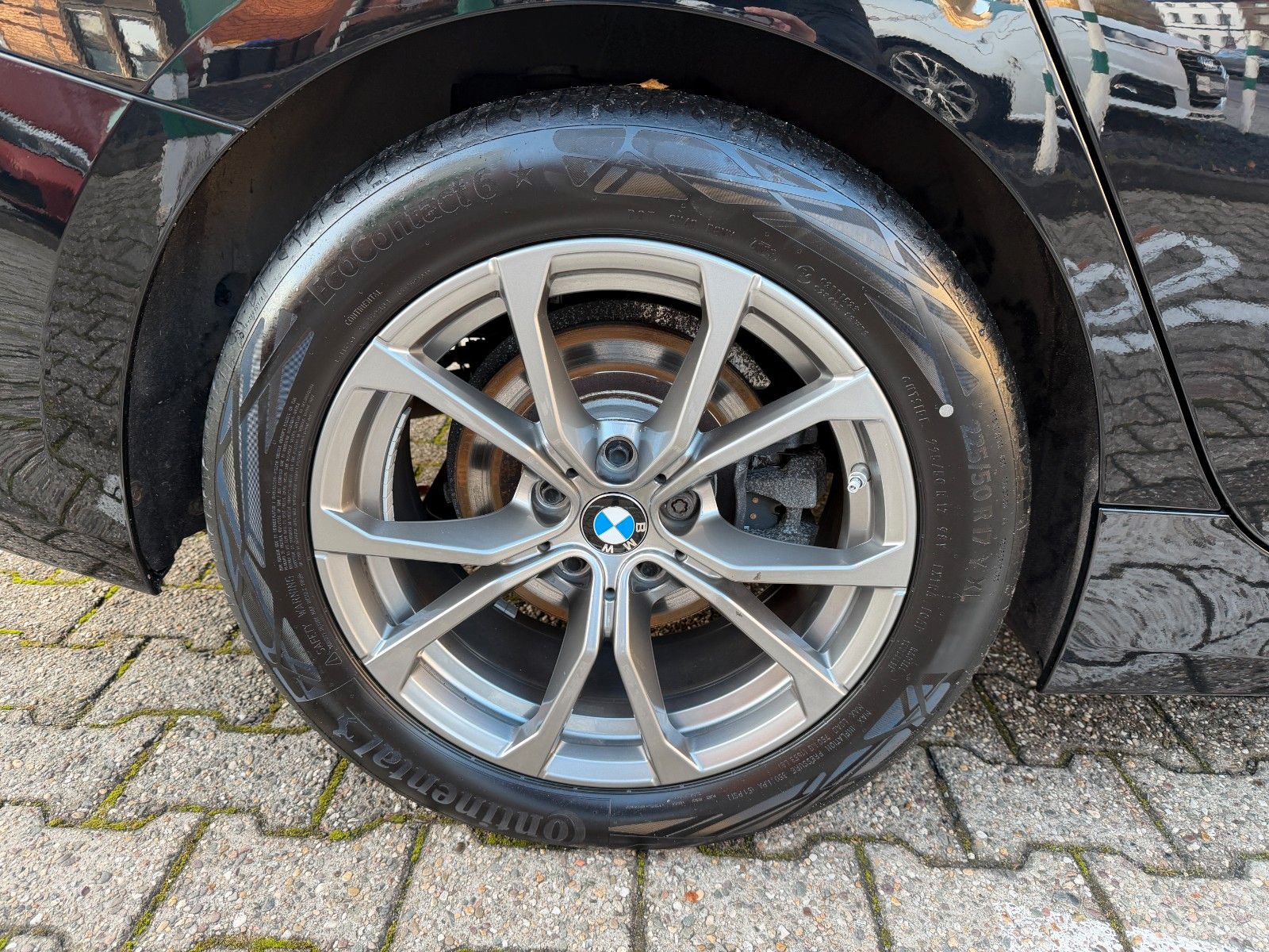 Fahrzeugabbildung BMW 318 d Sport Line NAVI STANDH LEDER LENKRADHEIZ.