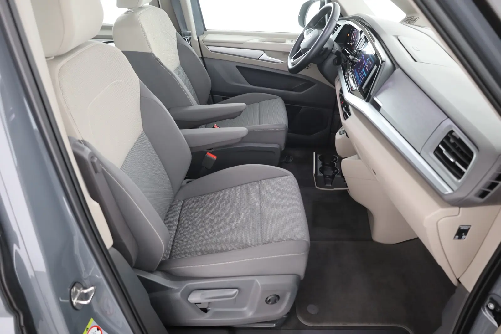 Volkswagen T7 Multivan 2.0 TSI DSG LED Navi AHK Panorama