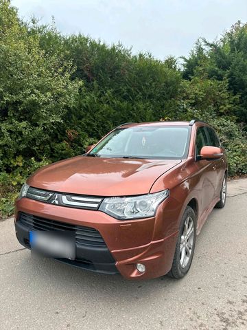 Mitsubishi Outlender 4WD 2.2 Di-D intense ...